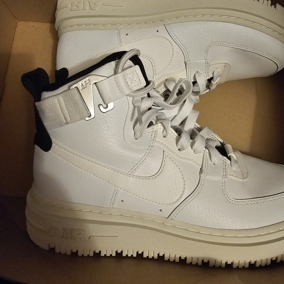 Womens af1 hI ut 2.0 boots - Picture 6 of 9